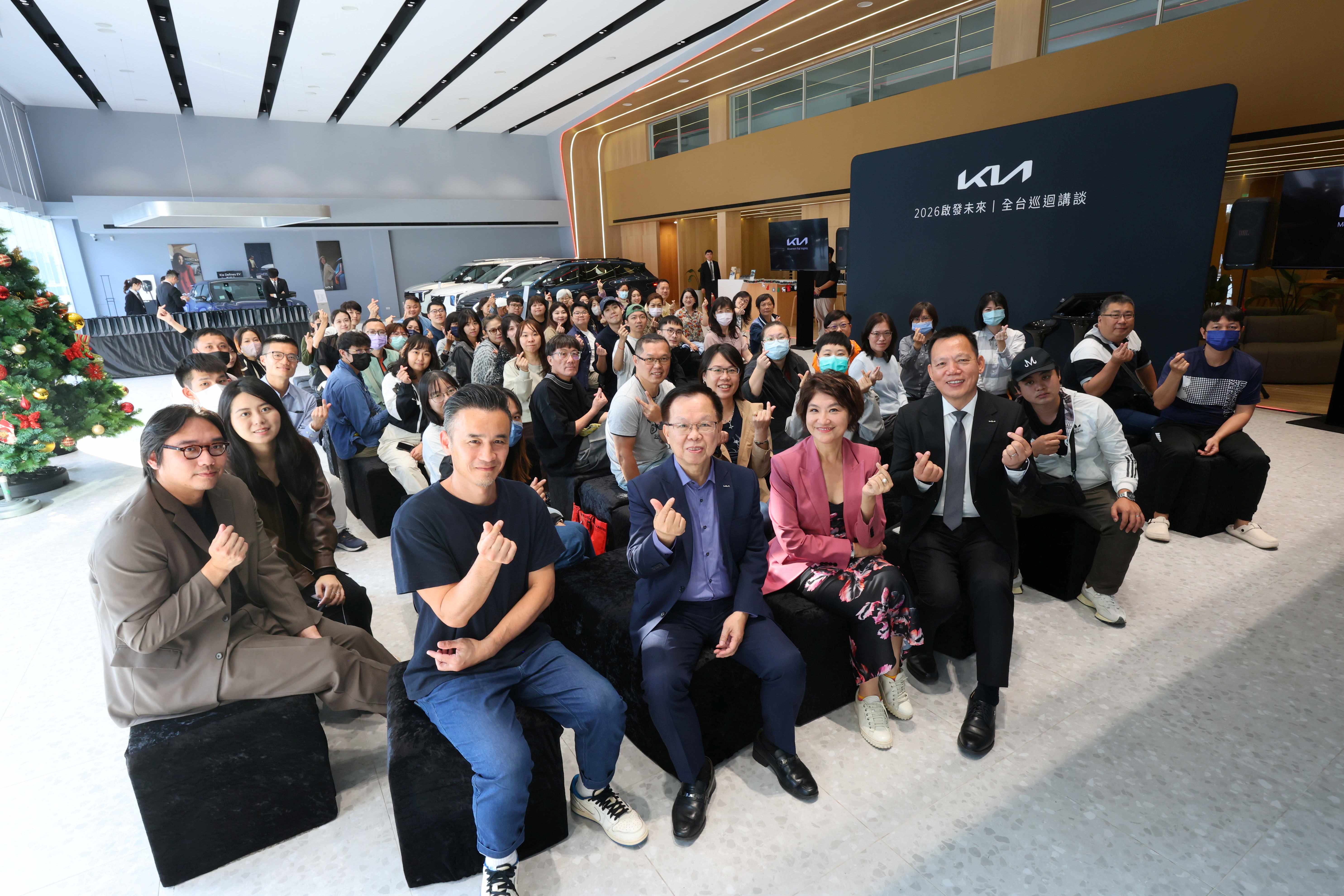 3.財經達人夏韻芬以「AI世代理財力：科技財富新思維」為主軸，與參與者進行交流。