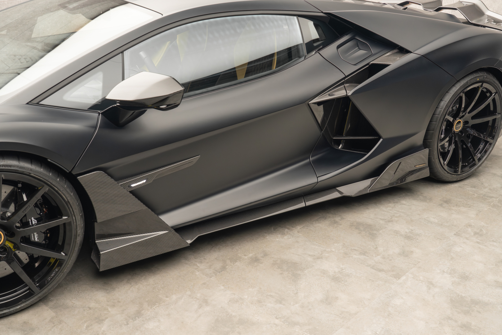 SMALL_Lamborghini_Revuelto_by_MANSORY_38