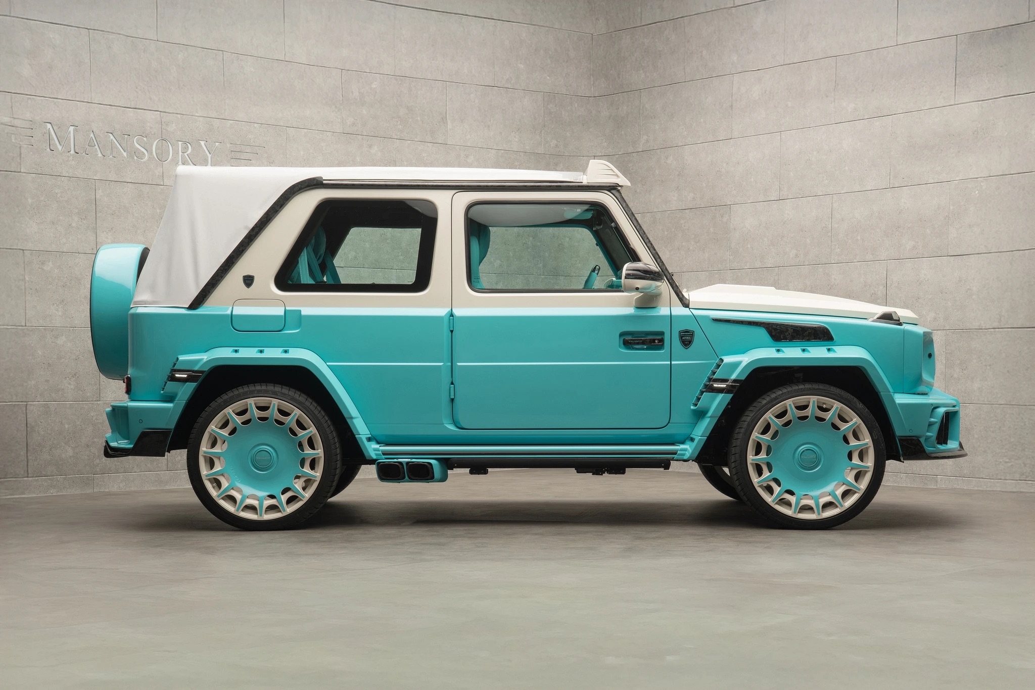 69fa4a2891a42ef9d090dc06_MANSORY_AZURA06