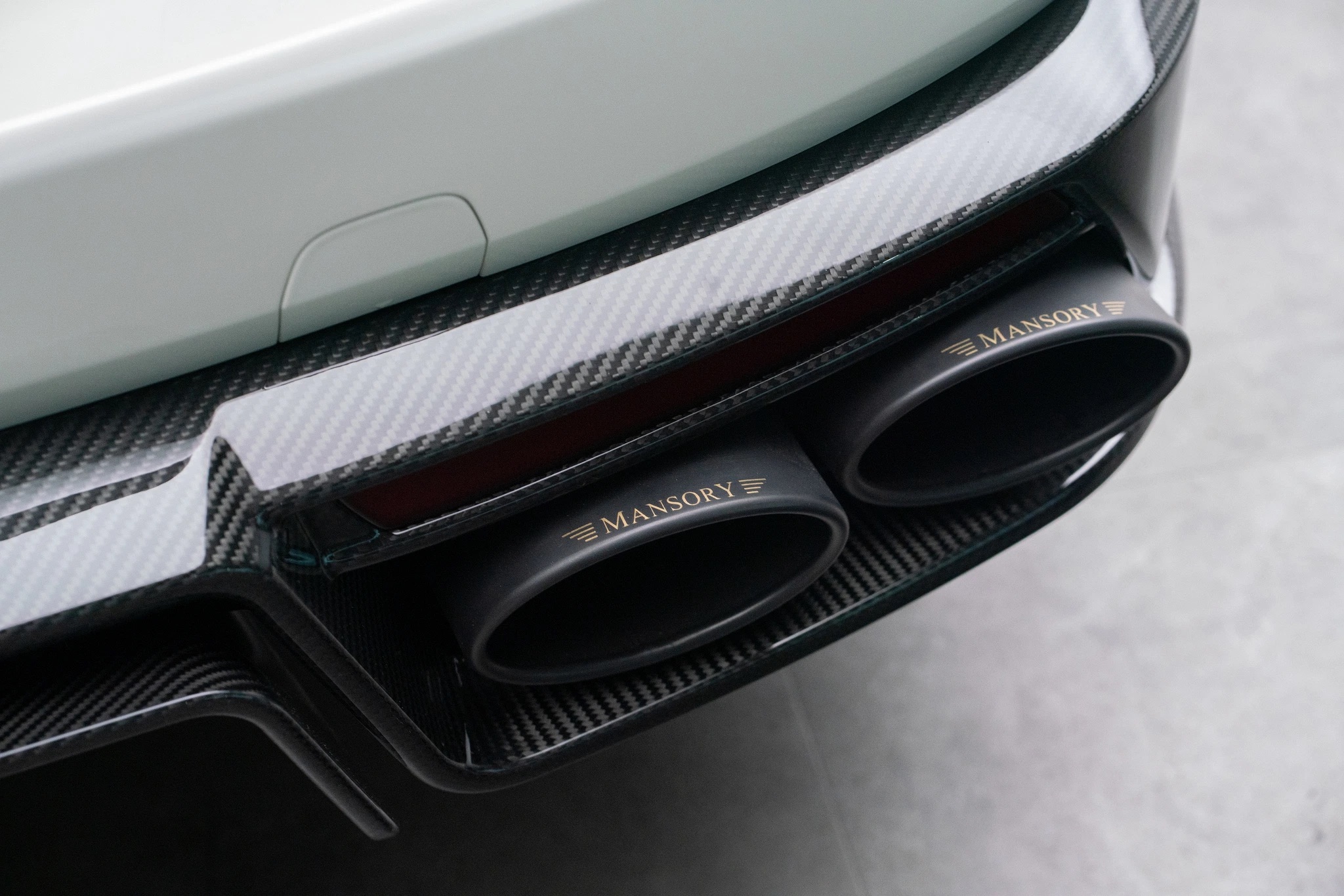 69ea371375cbd8b53bb80ec9_Zeekr_9X_By_MANSORY_25