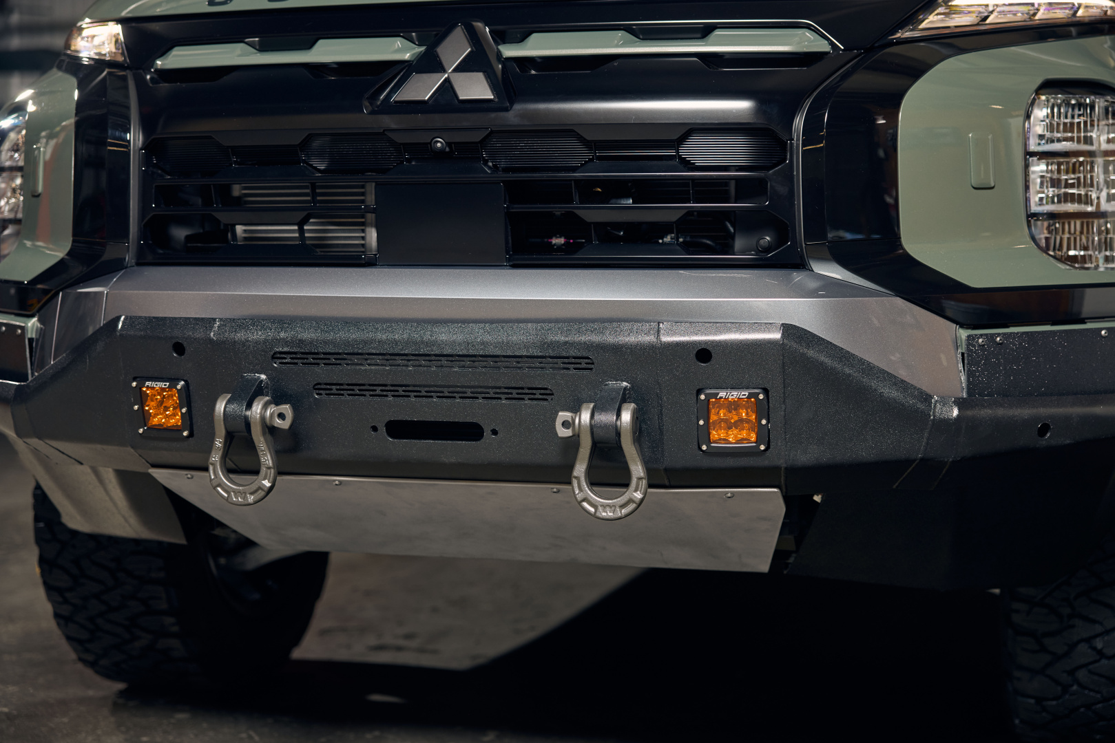 SMALL_Mitsubishi_Exterior_0166