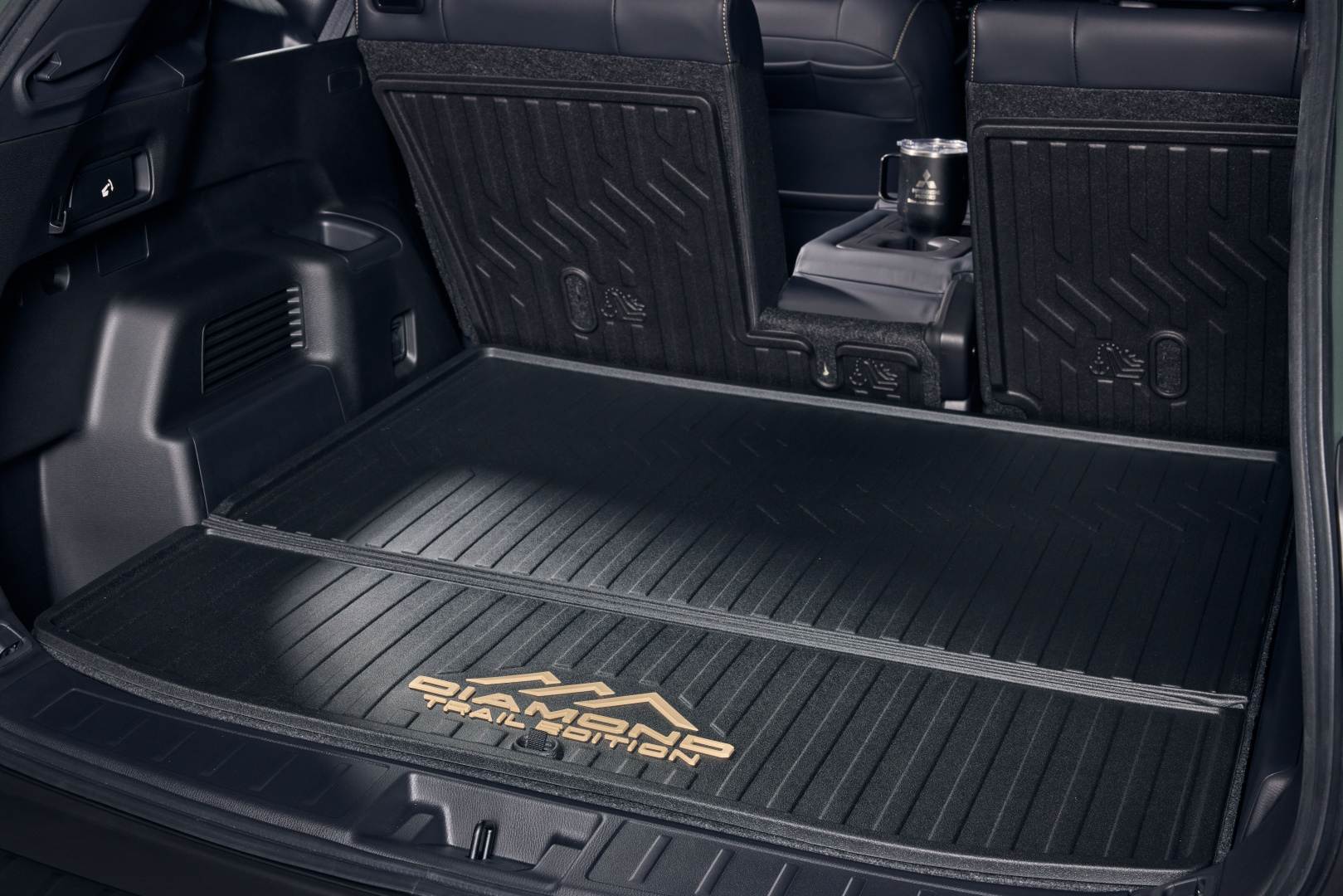 SMALL_Mitsubishi_Interior_0062
