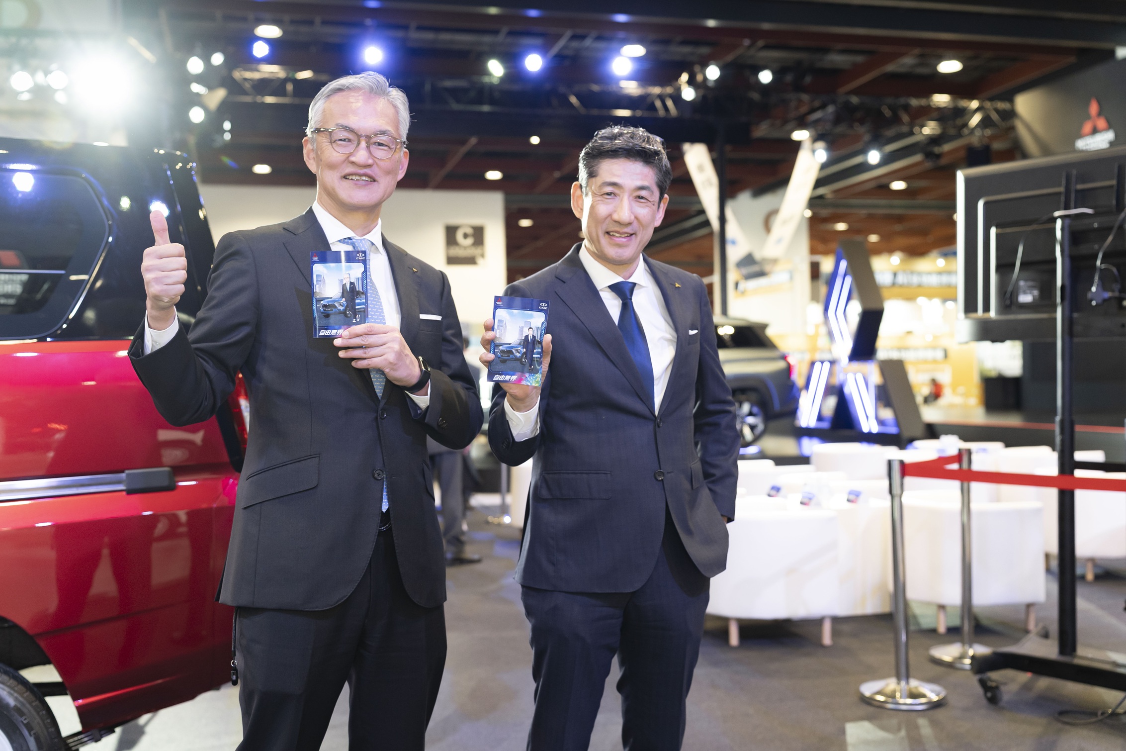 AI智能照片生成機，讓三菱中村副社長及渡邊本部長留下在台車展獨特回憶
