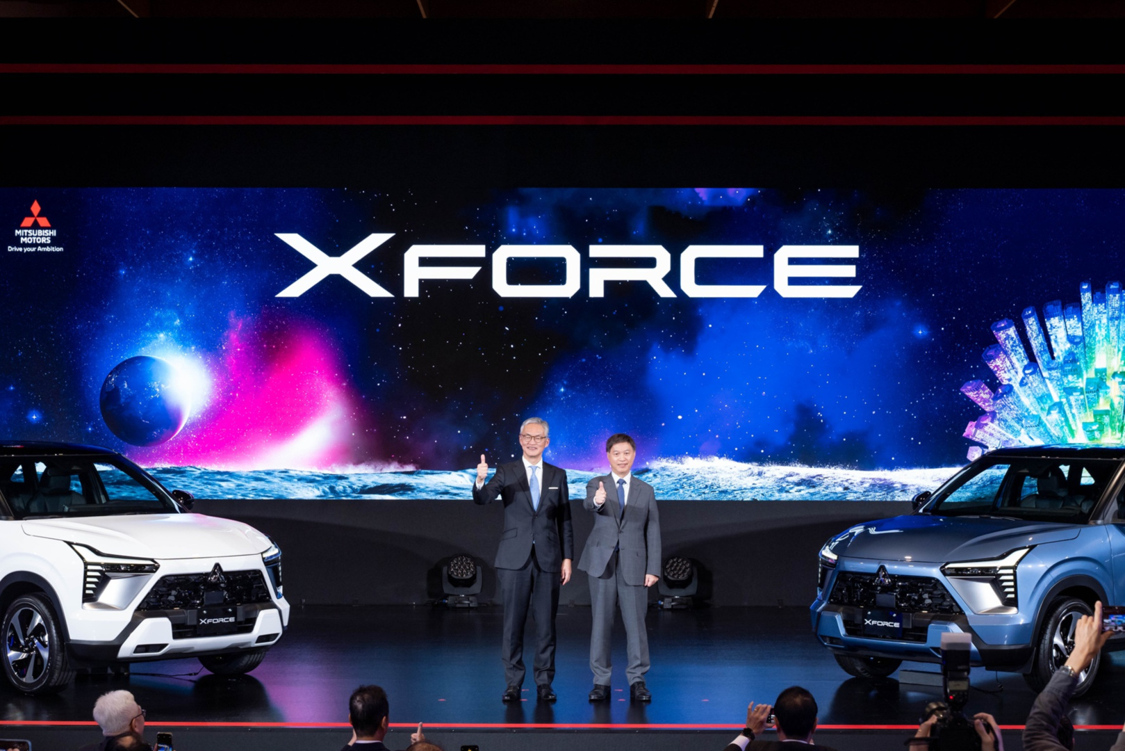 SMALL_左為日本三菱自動車中村副社長；右為中華汽車曾鑫城總經理