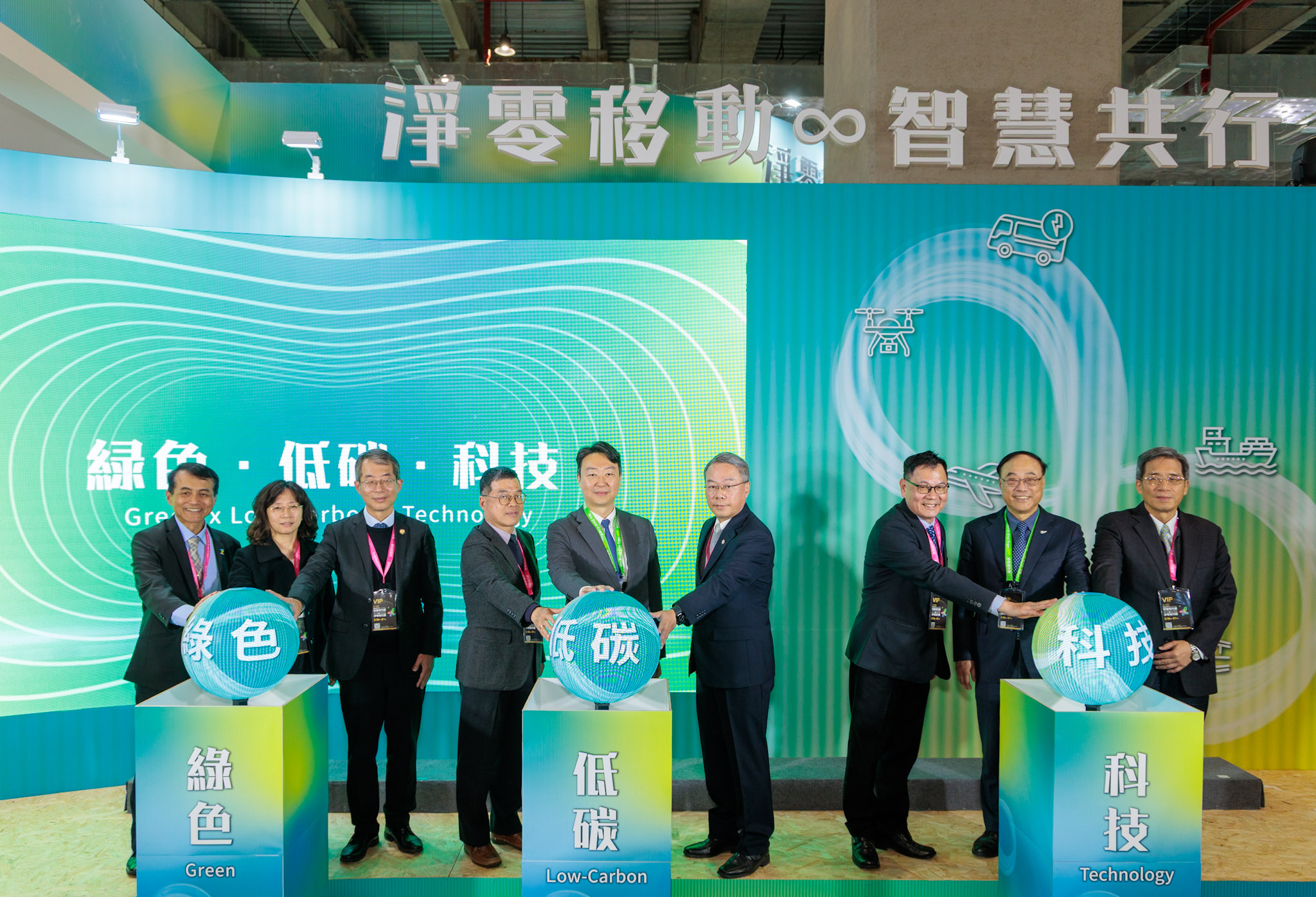 圖二：交通部長陳世凱主持交通願景館開幕儀式，攜手中央、地方政府與產業夥伴，共同勾勒台灣交通的多元樣貌與未來藍圖。