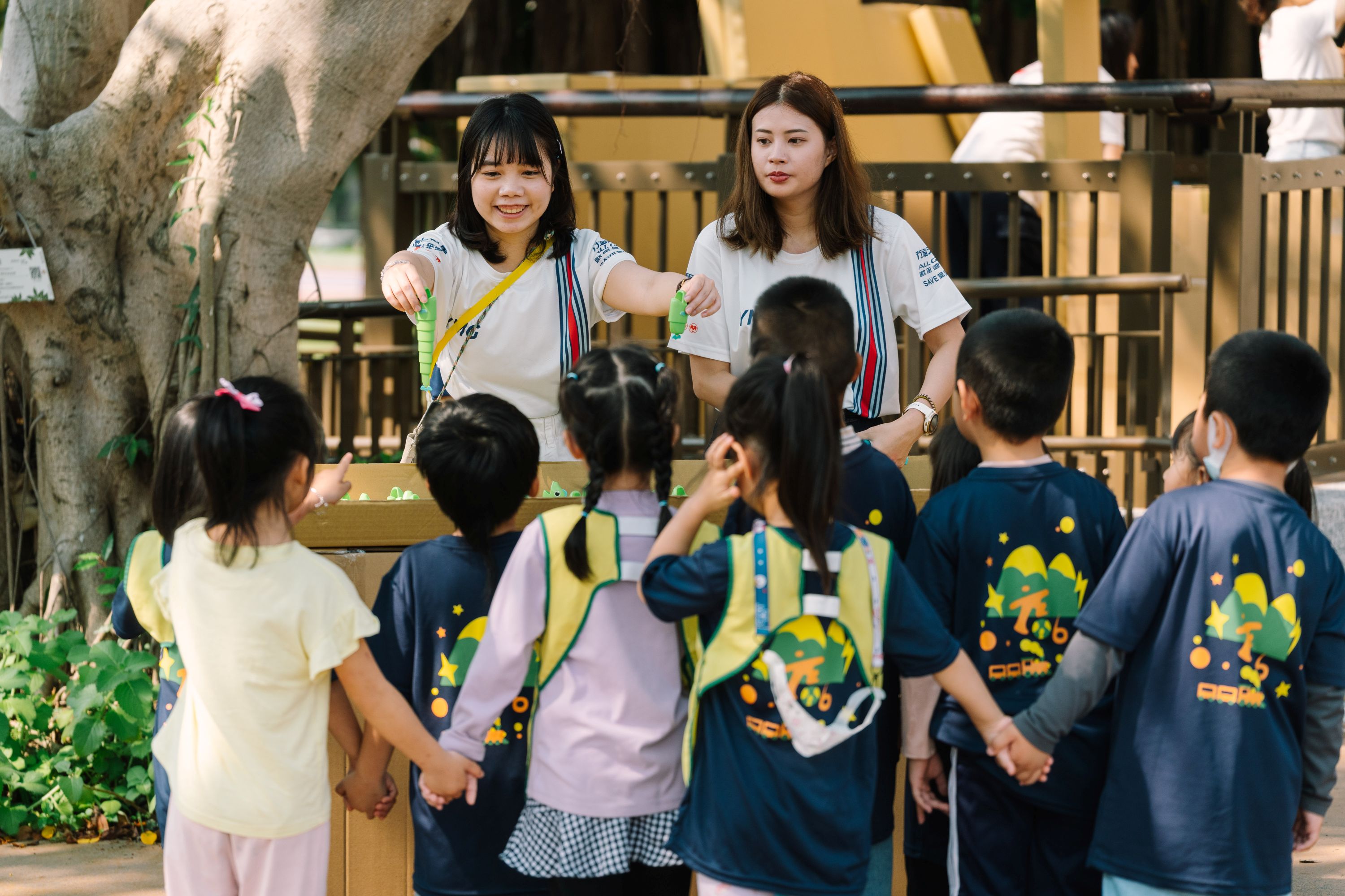 裕隆愛的里程硬派卡永續行動車也在現場同步打造「森海齊遇永續移動市集」，以山林與海洋為主題設計多元闖關體驗。
