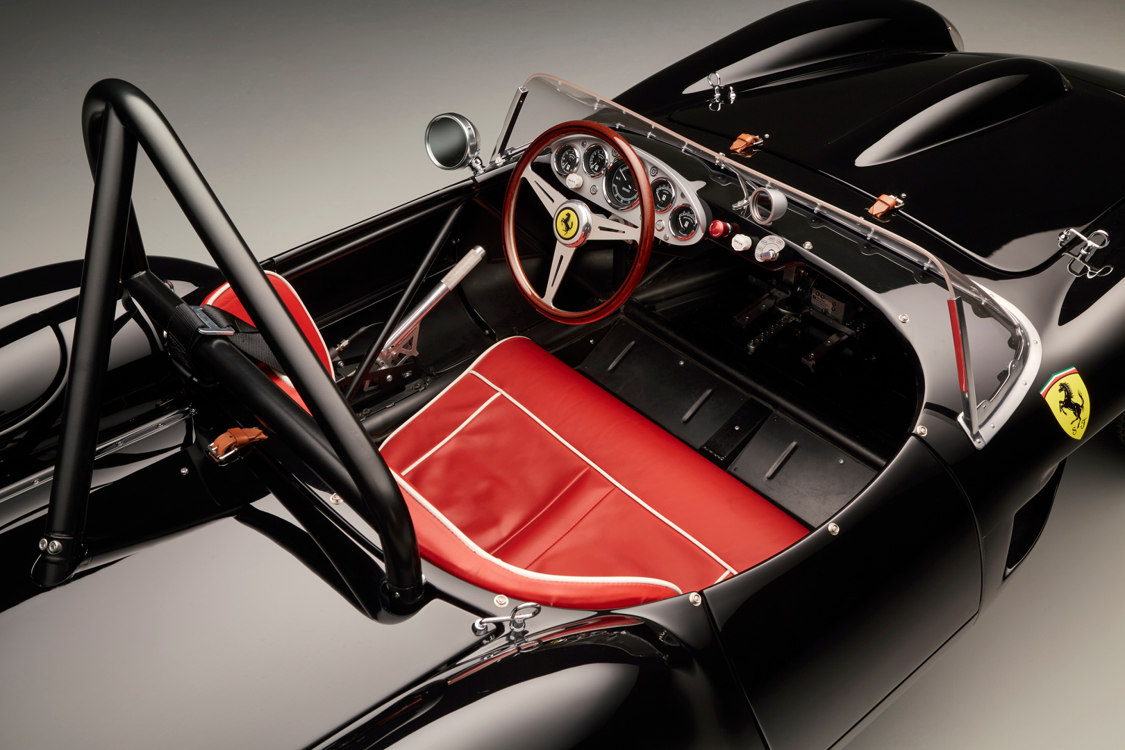 SMALL_Ferrari_trackpack_interior1_withoutcover