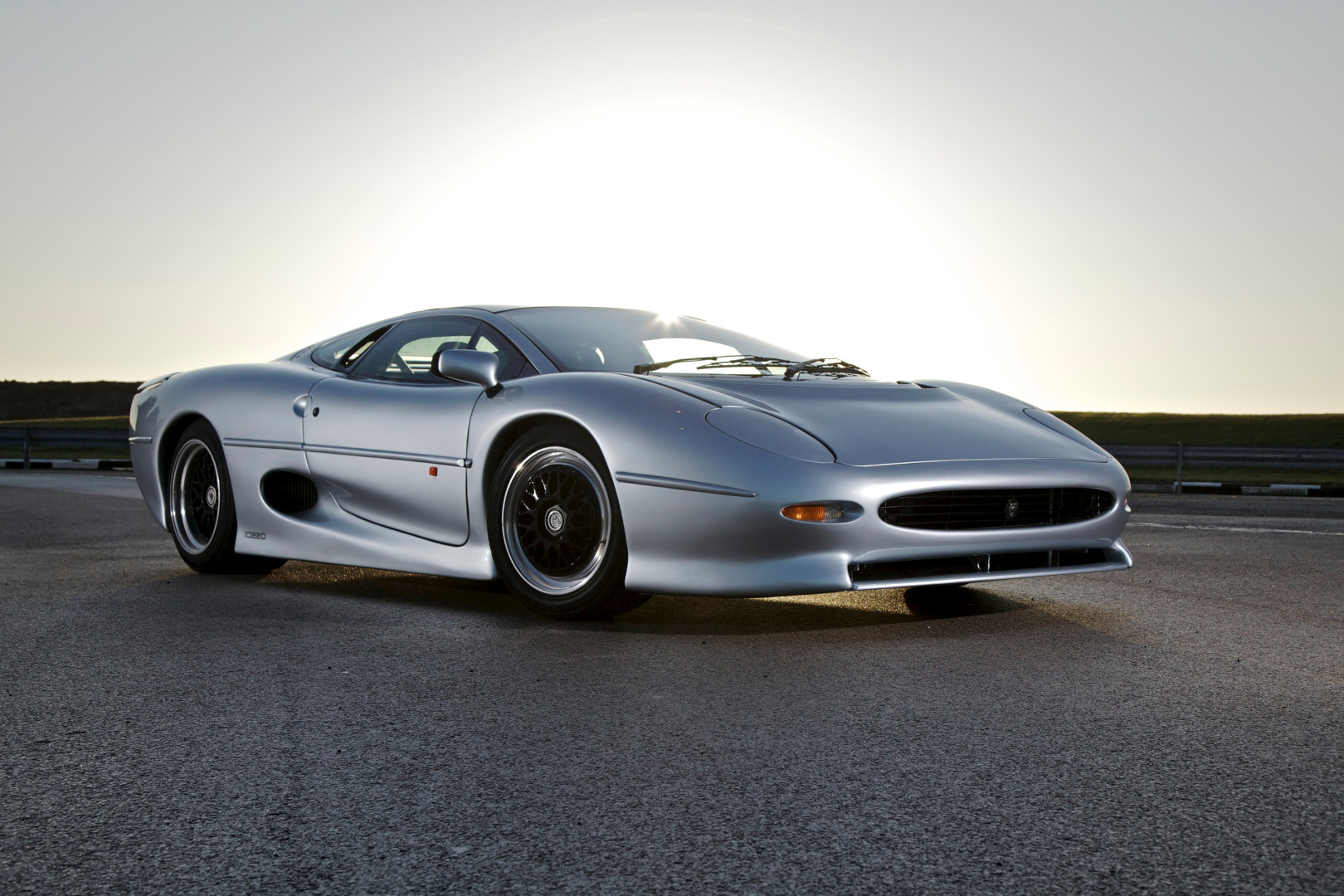 SMALL_jagxj22020thanniv30011214