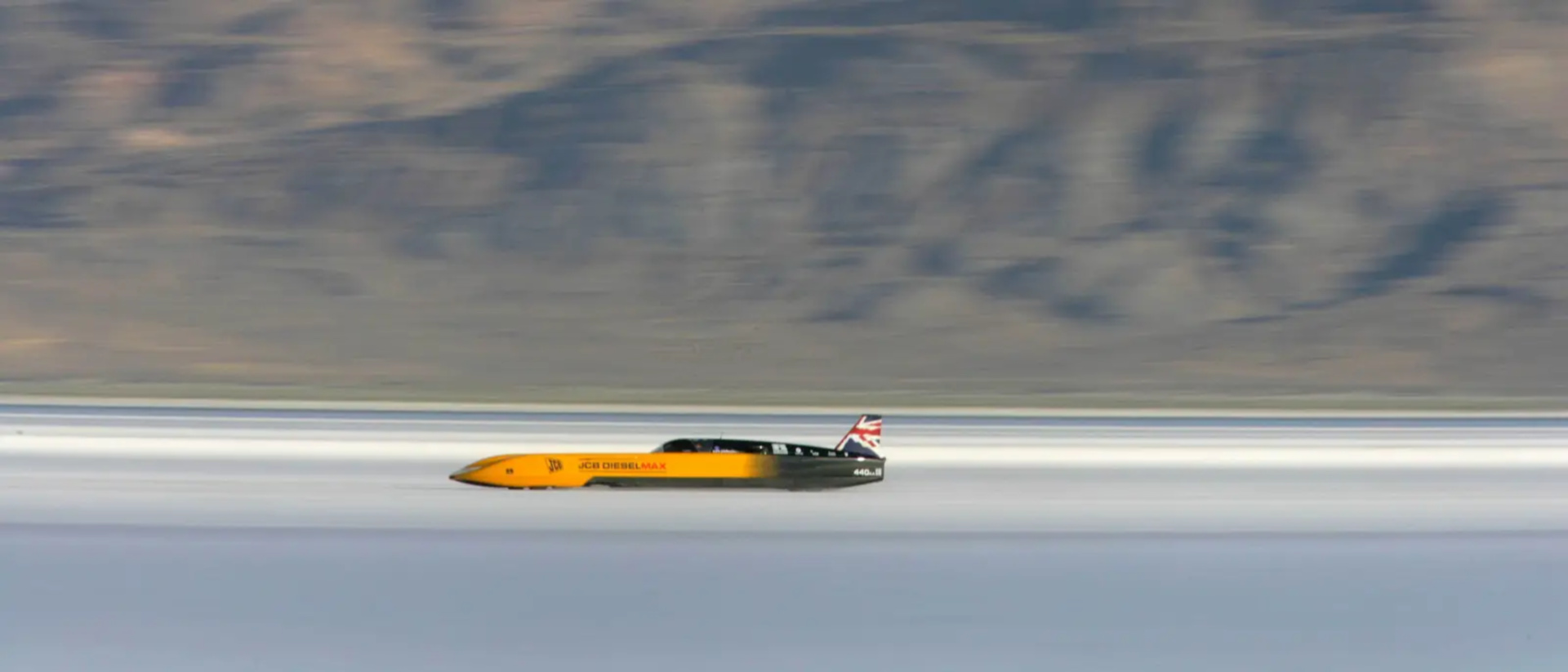 SMALL_dieselmax-speeding-side-profile-2006-bonneville-salt-flats