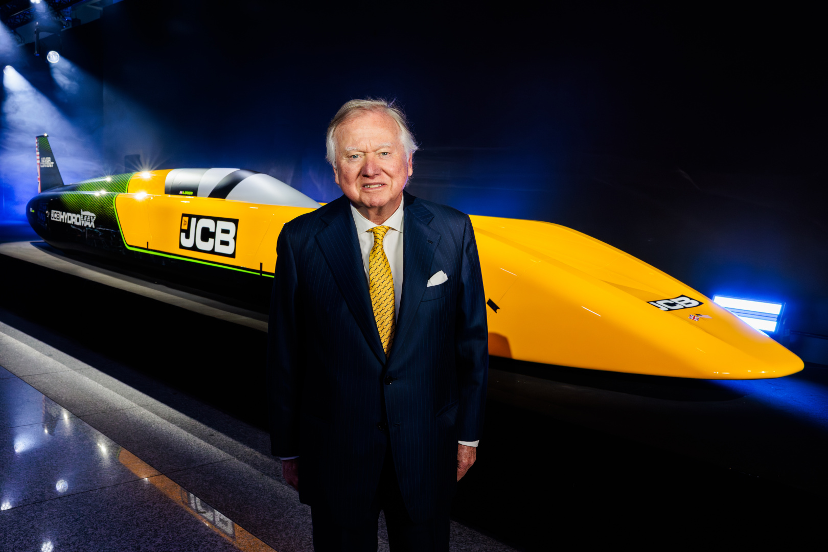 SMALL_lord-bamford-with-jcb-hydromax