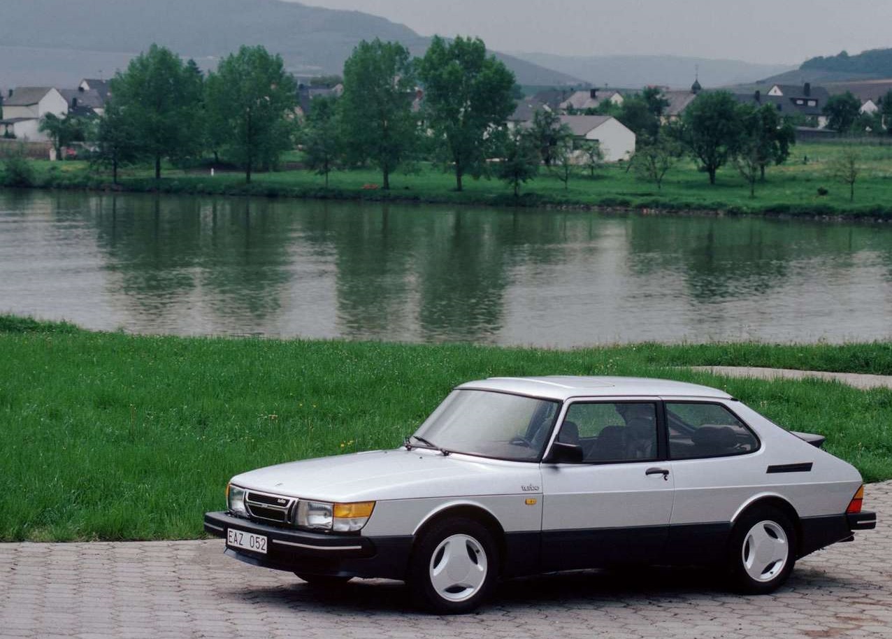 Saab-900_Turbo_16S-1984-1280-9a26751414a5cddefea08b1e80508f7c9f