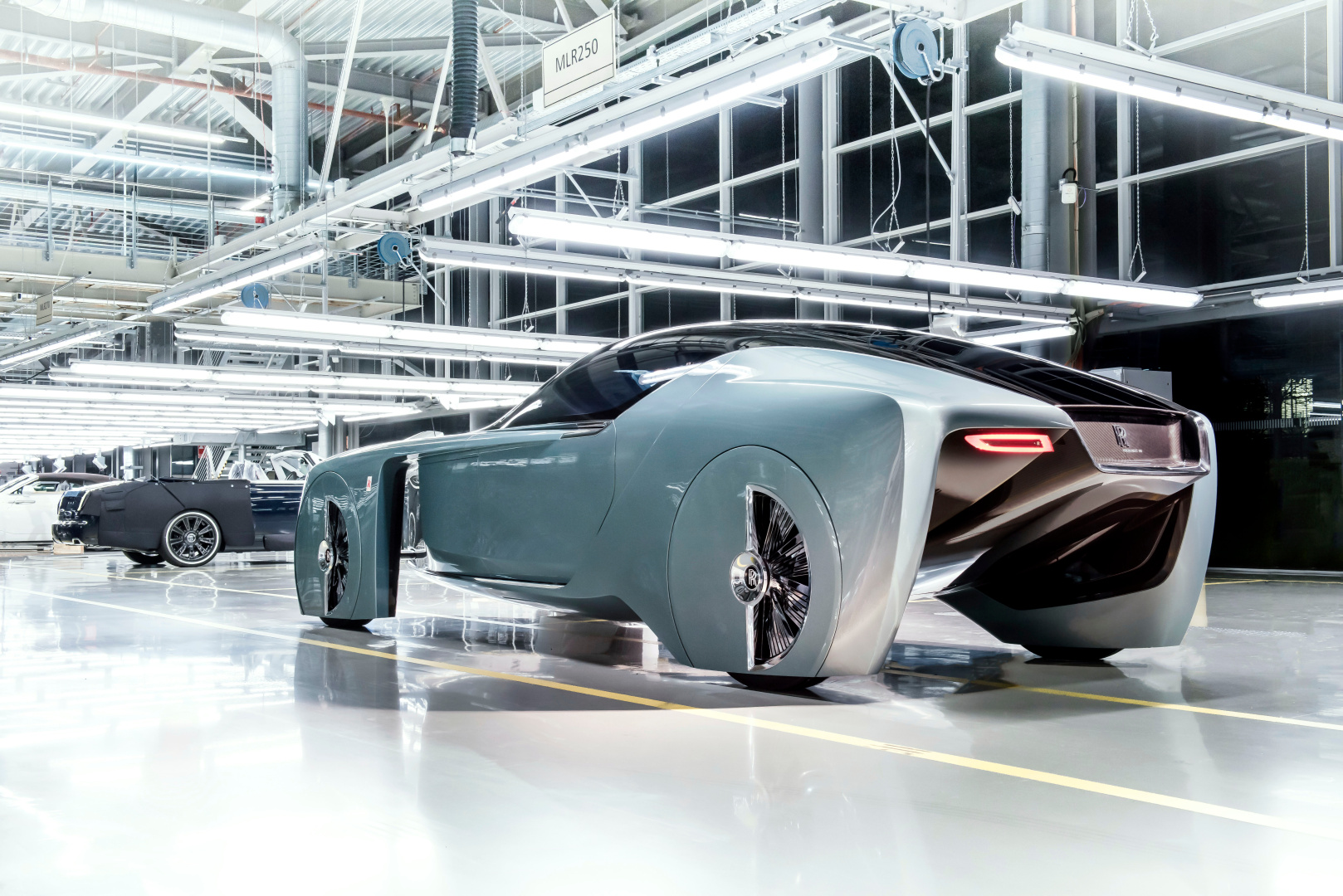 SMALL_P90223426_highRes_rolls-royce-vision-n