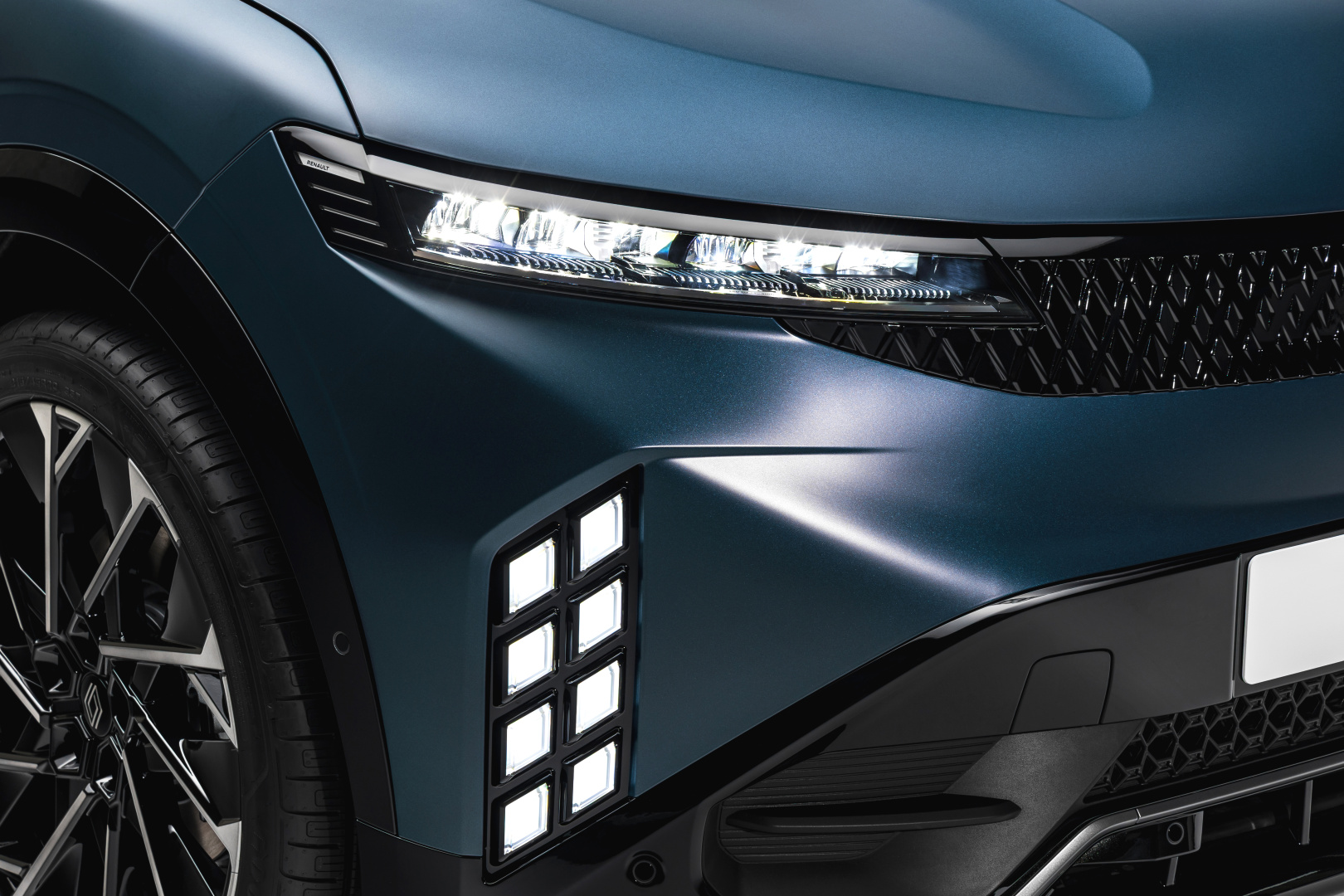 SMALL_23654-megane-studio-detailthomascortesi-14