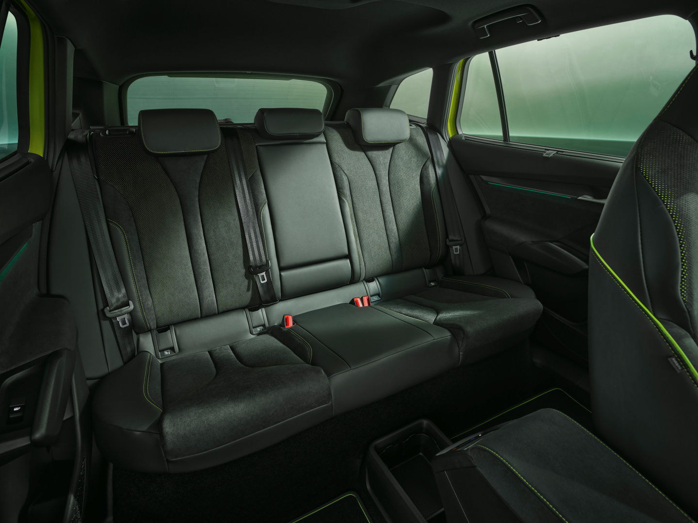 SMALL_10_New_Skoda_Enyaq_RS