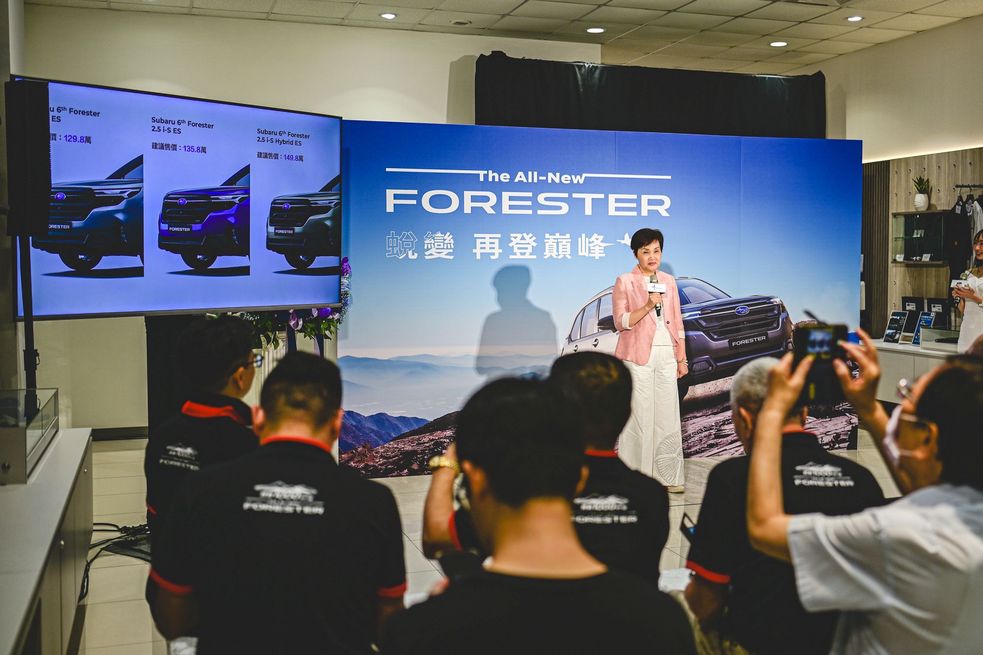 【新聞圖片5】台灣意美汽車董事總經理方淑霞公布全新第六代Forester三款車型售價。