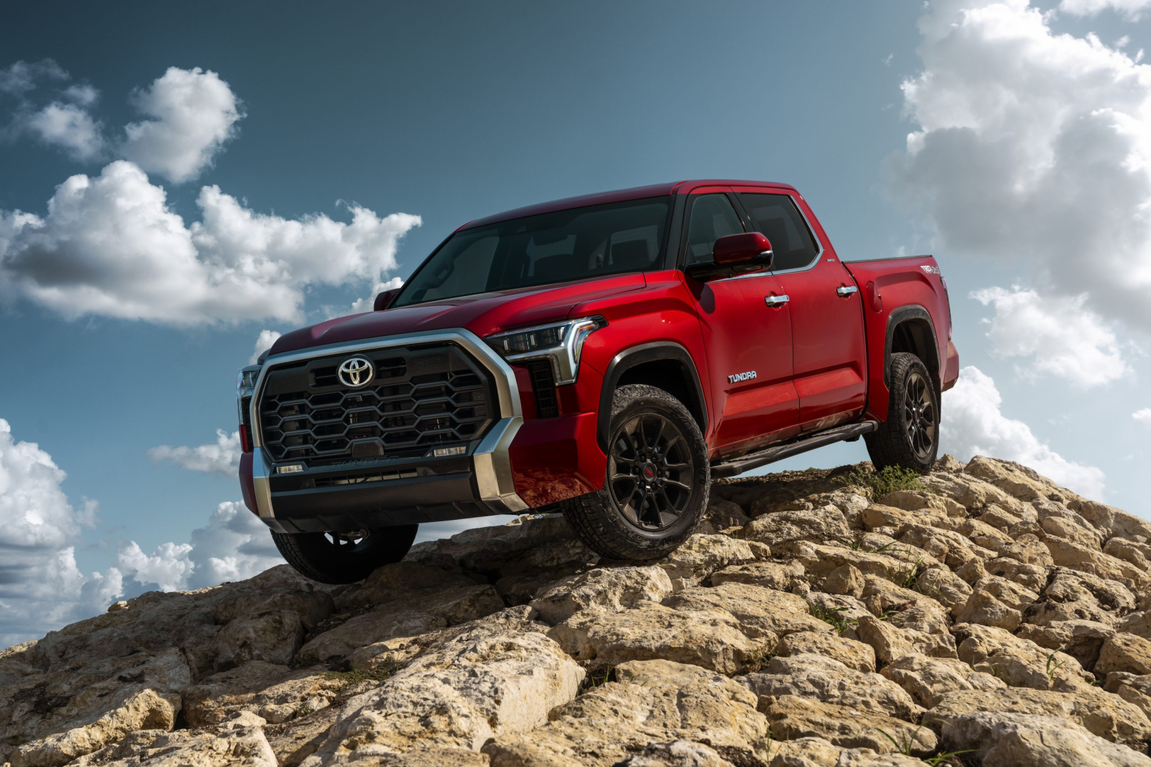SMALL_2022_Toyota_Tundra_Limited_01-scaled