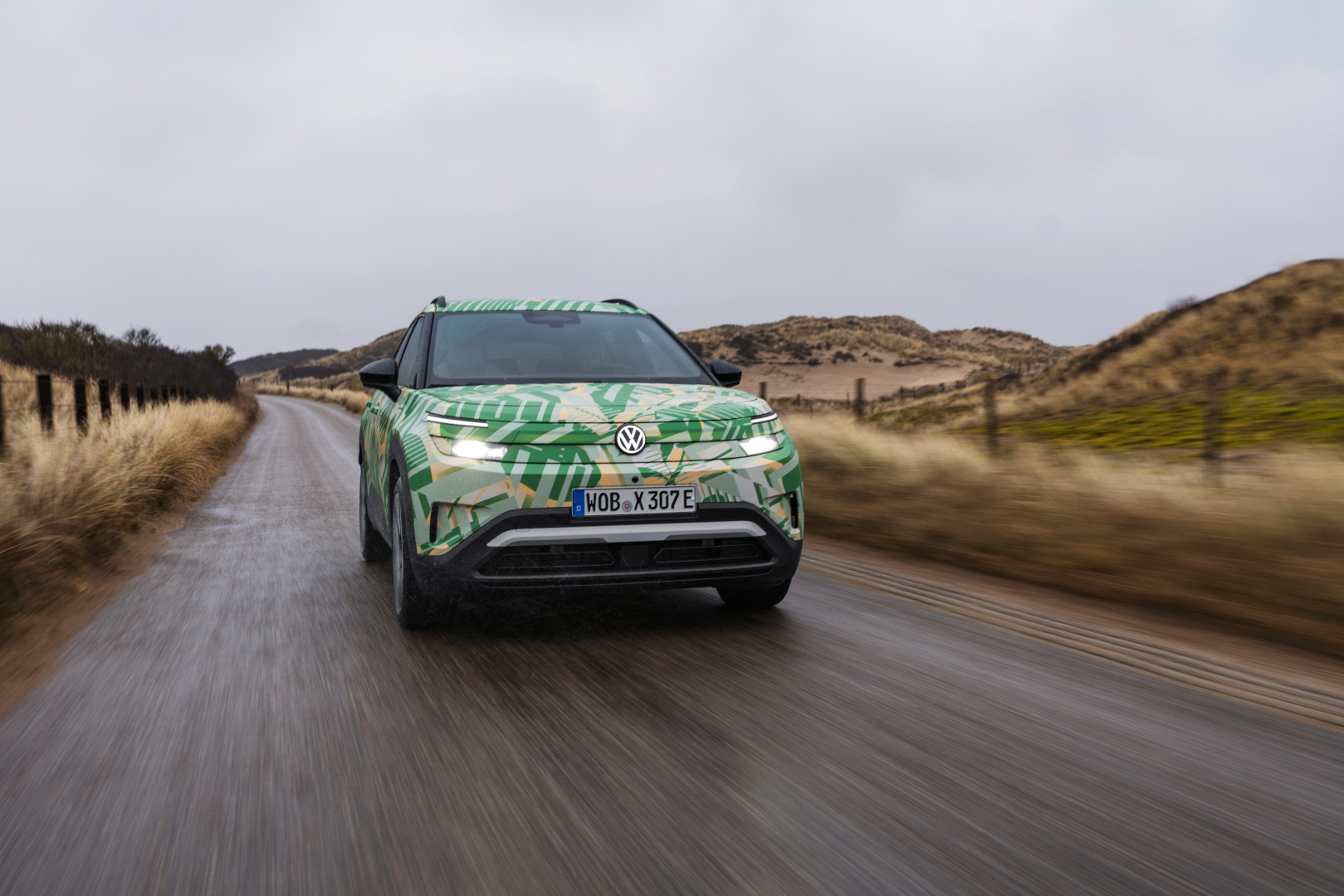 SMALL_41290-camouflaged-electric-id-cross-in-amsterdam-8