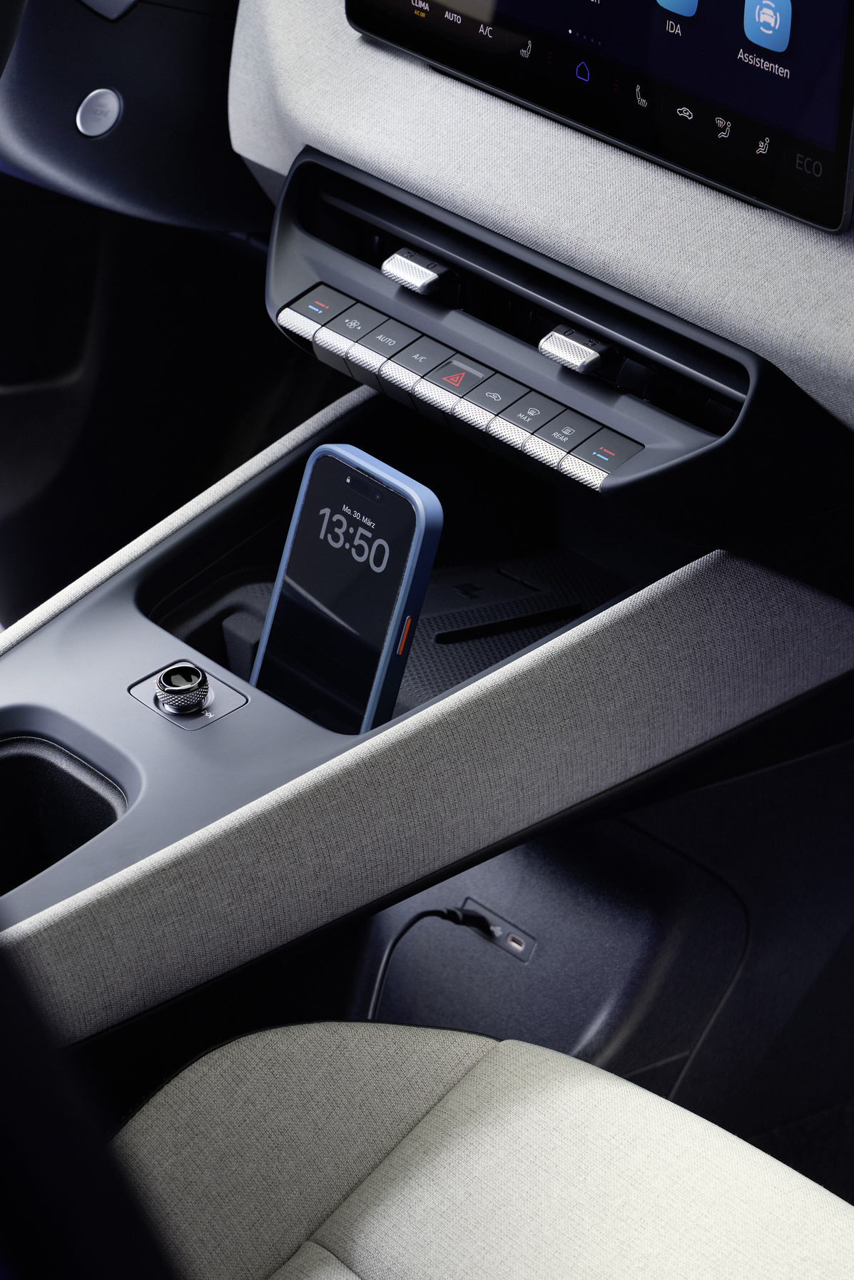 DB2026AU00308_medium