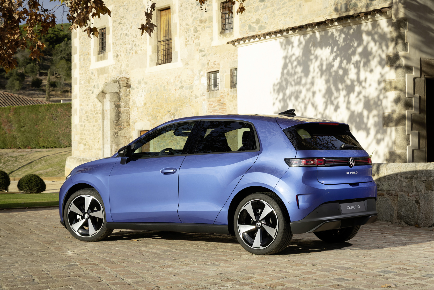 DB2026AU00335_medium