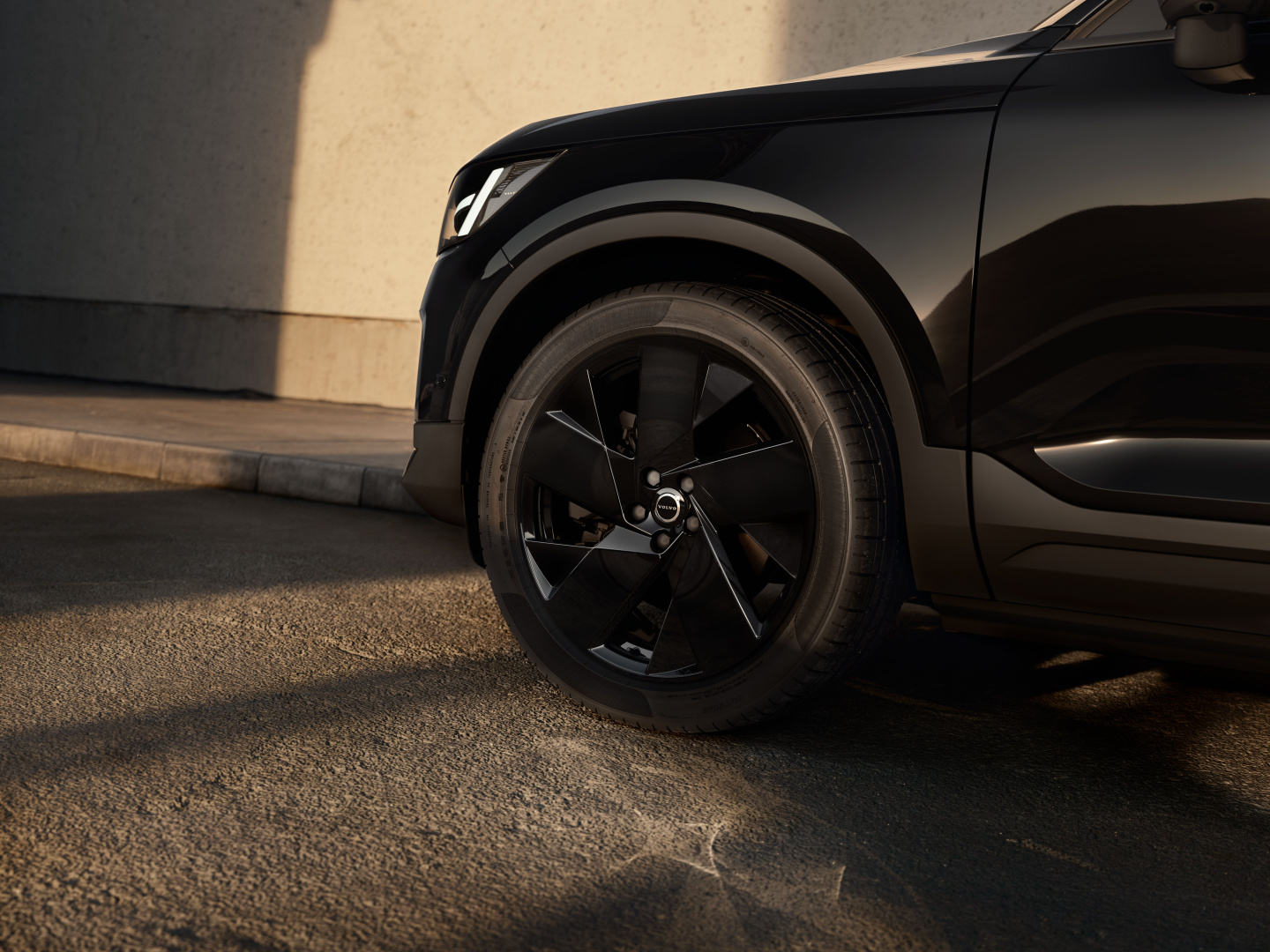 SMALL_The_New_Volvo_EC40_Exterior_Detail_WheelRim2