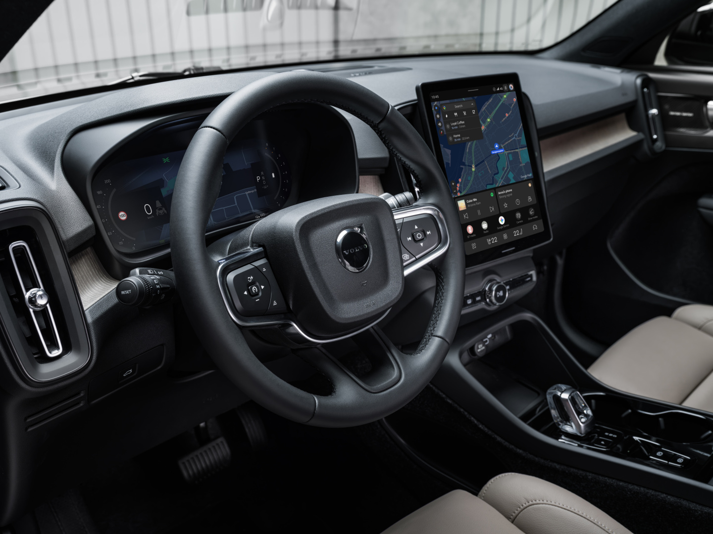 SMALL_The_New_Volvo_XC40_Studio_Steering_Wheel_And_Screen