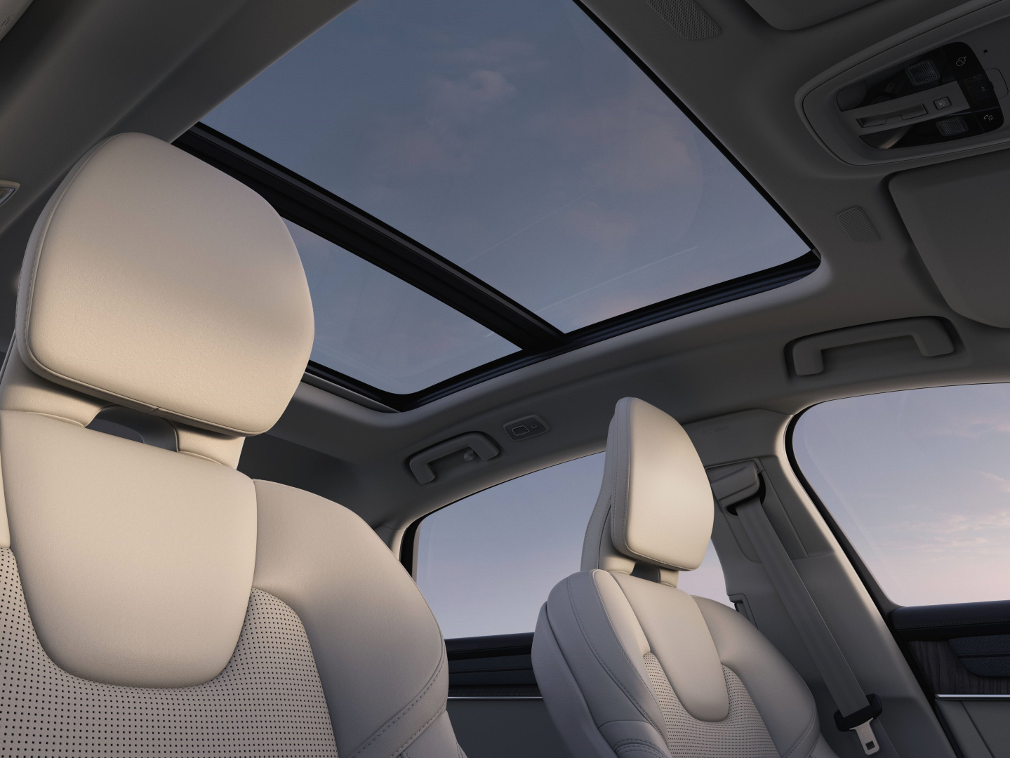 SMALL_347800_Refreshed_Volvo_S90_interior