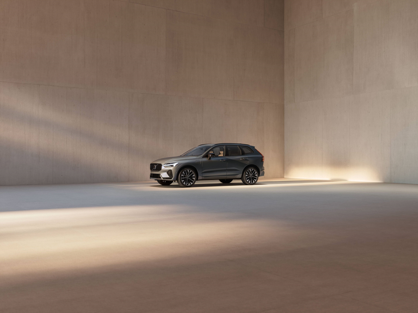 SMALL_340816_Refreshed_Volvo_XC60_exterior