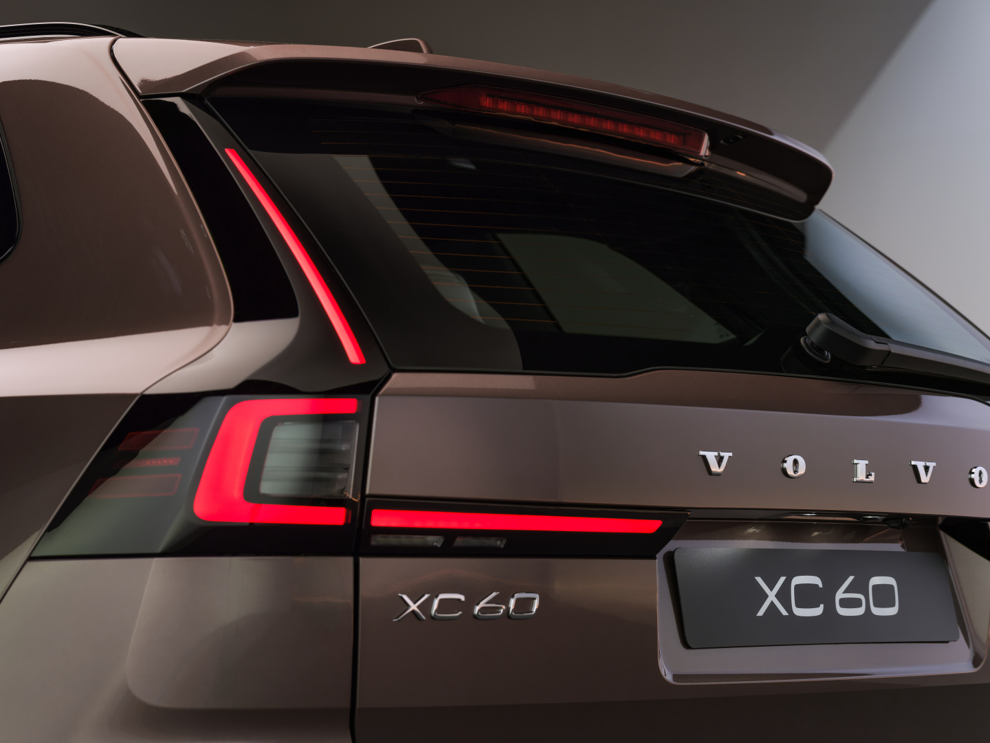 SMALL_The_New_Volvo_XC60_Studio_Tail_Light