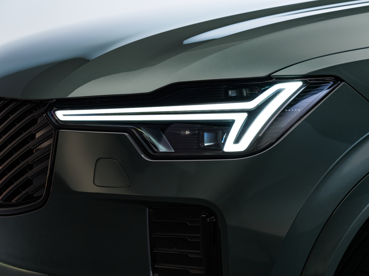 SMALL_The_Volvo_XC90_Studio_Headlight
