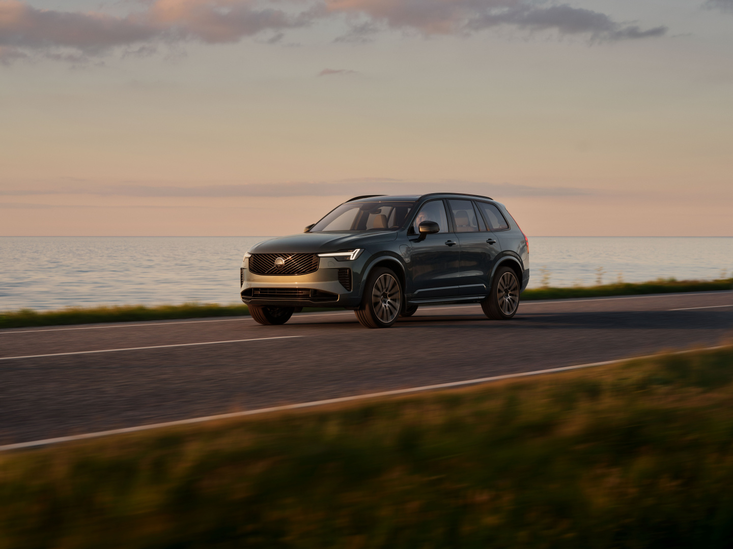 SMALL_The_Volvo_XC90_The_Road_Ahead