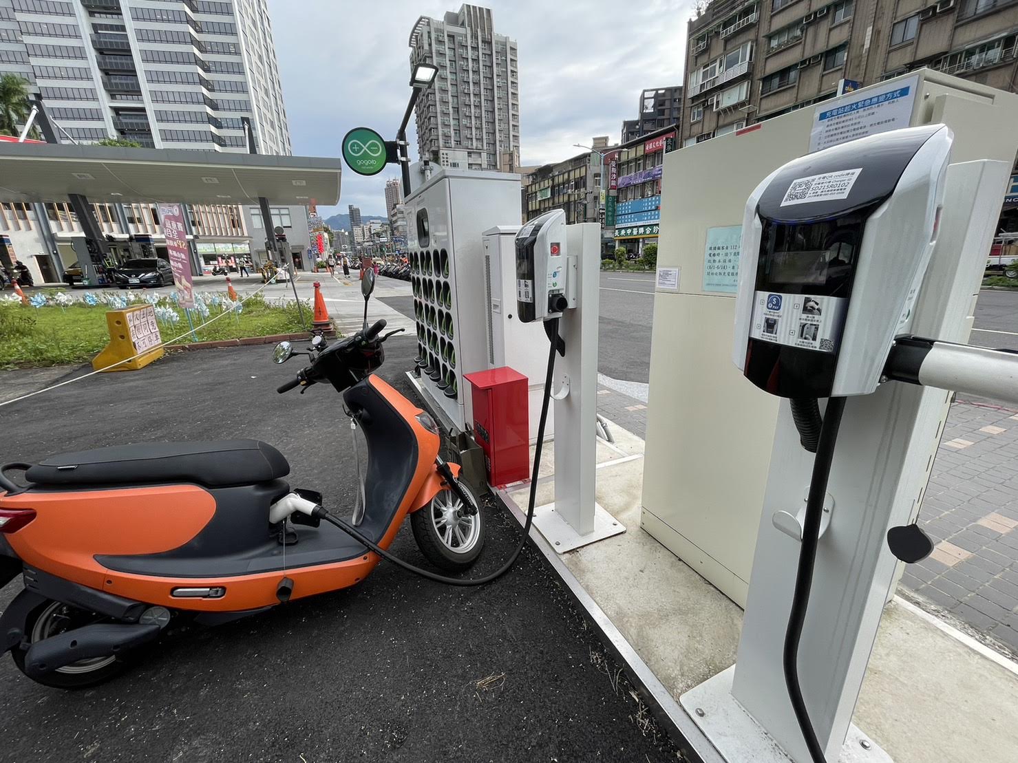 中油百站機車充電上線裕電俥電力挺智慧城市- 試車頻道TCar
