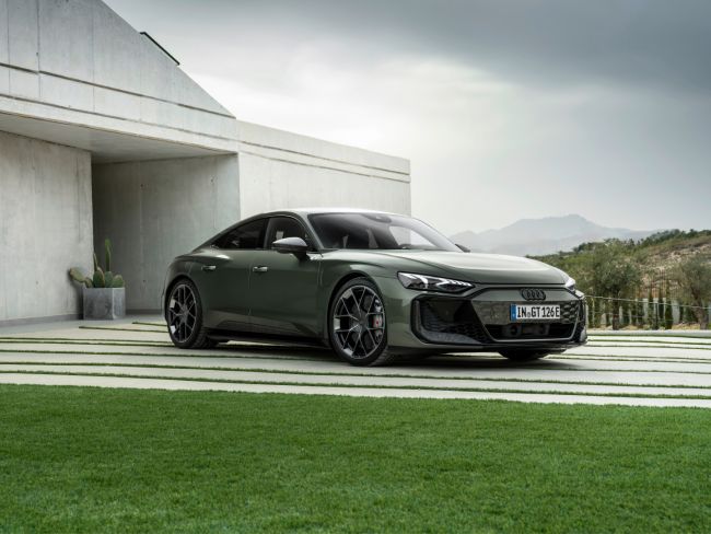 續航里程、性能與充電表現全面提升 拓展三版動力 最強可達925hp馬力的Audi RS e-tron GT performance