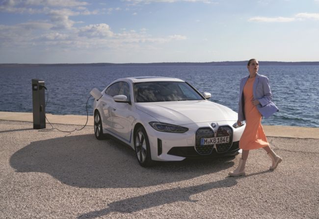 BMW電動車強大陣容 銷售大幅成長72%  穩坐2024上半年台灣豪華電能車款銷售冠軍寶座 全台試駕活動同步熱烈展開