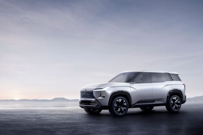 Mitsubishi DST Concept 期盼成為全球新星的中型七人SUV