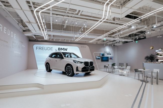 BMW全新品牌概念店 盛大進駐台北信義A19 「FREUDE by BMW」匯聚設計美學、前瞻科技與生活風格邀您一同探索未來駕馭的純粹樂趣