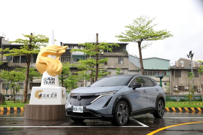 NISSAN ARIYA榮膺《2025 車訊風雲獎》年度風雲車最高榮譽 雙料大獎肯定 展現日式純電精品卓越魅力