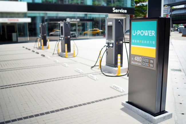 U-POWER 新北三重三和站完成啟用 首座結合車廠旗艦展示中心的U-POWER 480kW 超高速充電站 全新設站模式提升服務量能   緩解都會交通樞紐充電需求