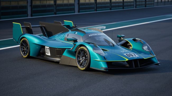 女武神家族中動力最小 但全球僅10輛最稀有 且身披貨真價實戰袍的Aston Martin Valkyrie LM亮相