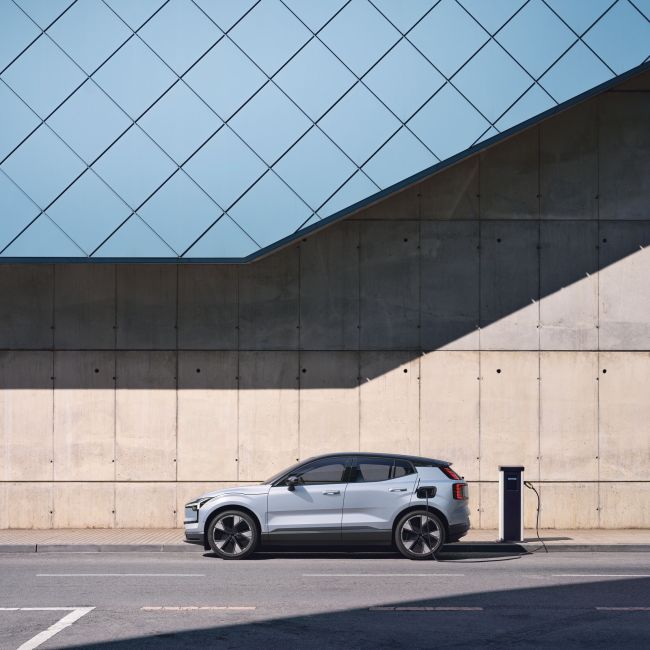 The All New Volvo EX30 單馬達車型 Core 與 Plus 強勢登場 272hp 強悍馬力、超越同級長續航 139.9 萬起聰明入主「豪華純電小勁旅」