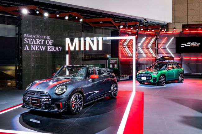THE NEW MINI JCW CABRIO. 賽道基因與自由靈魂的熱血進化
