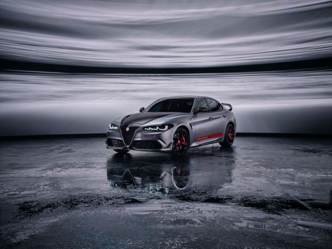 致敬破浪紅月 與迎向挑戰精神 Alfa Romeo Giulia Quadrifoglio Luna Rossa