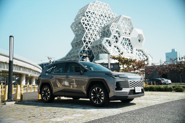 [新車試駕] 全球霸主 Toyota RAV4旗艦版 以科技與機能巧思 全面革新駕駛體驗