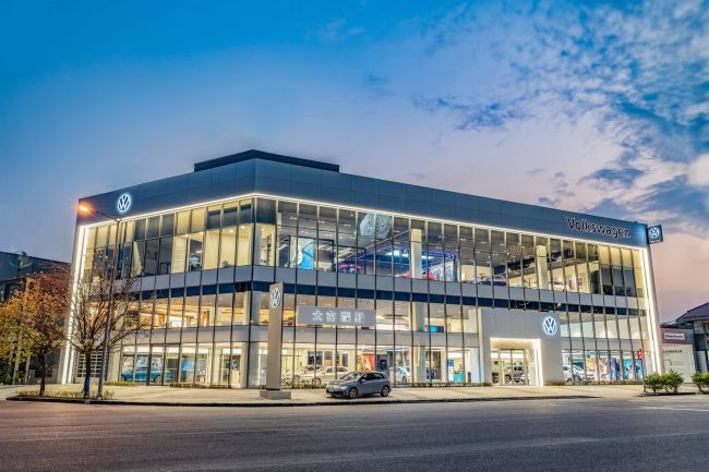 萬馬奔騰迎新春 Volkswagen春節營業時間公告 期間限定緊急保修服務 溫暖守護相聚時刻