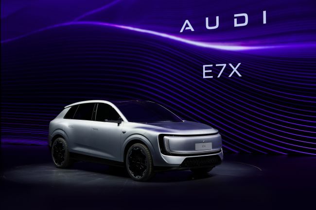 【中國限定姐妹品牌AUDI首款SUV E7X正式登場！900V超高壓平台 續航突破750公里零百加速更在4秒內！】