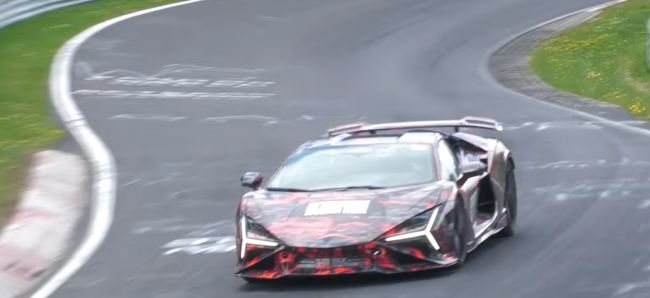 疑似Lamborghini Revuelto SV測試中 但Audi RS 6測試車居然衝出賽道了！
