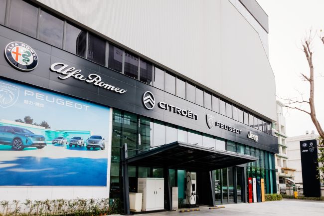 台北市首座 STELLANTIS BRAND HOUSE 正式坐落內湖核心區域 PEUGEOT、CITROËN、ALFA ROMEO、JEEP® 等多品牌「銷售 × 體驗 × 服務」 全功能旗艦品牌中