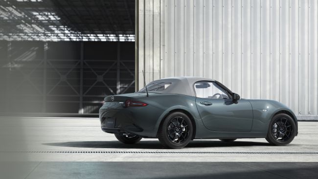 就算還沒改款、配備沒升級 但推出新色也能更特別 鋅綠Mazda MX-5登場