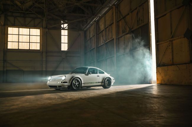 【421匹馬力 推重比超越GT3的Theon Design復刻重置911登場!全碳車身創造更貼近現代車款的紮實駕駛回饋!】