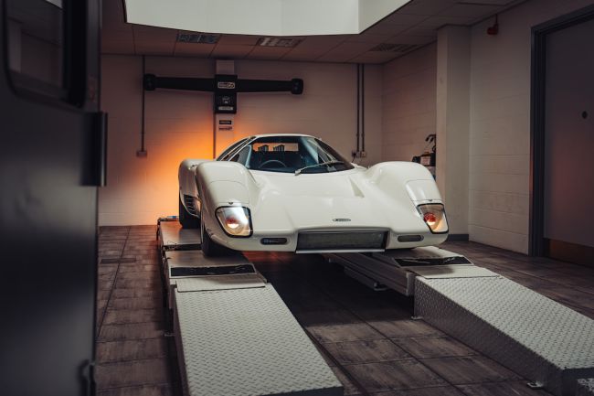【連Bruce McLaren本人都來不及見證的McLaren公路車款始祖M6GT古德伍德速度節即將登場！MSO團隊展現極致修復工藝復活上古遺珠！】