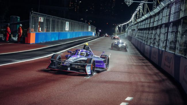 ABB FIA 電動方程式世界錦標賽 第十五回合：東京站 保時捷衛冕 Formula E 製造商世界冠軍  Jake Dennis 代表客戶車隊 Andretti 登上頒獎台